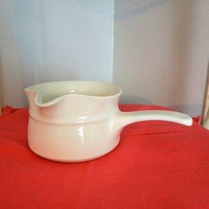 GRAVY BOAT WIHT HANDLE